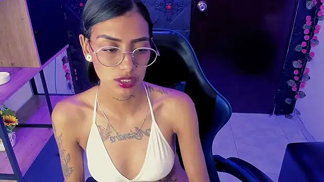 Živý XXX chat KarlaSlutSkinny__