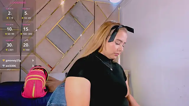 Онлайн чат XXX MikaelaStone