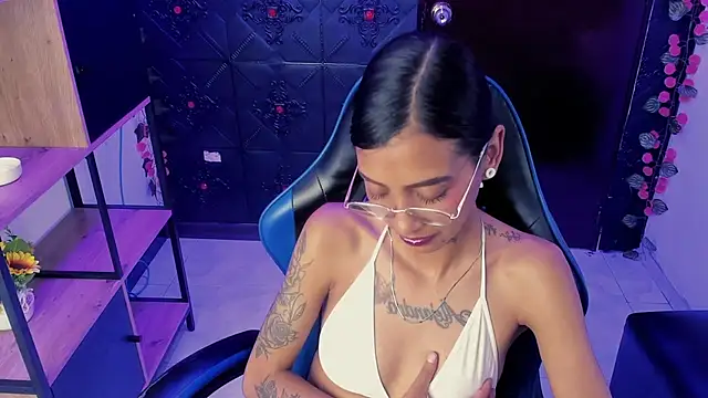 KarlaSlutSkinny__ live XXX chat