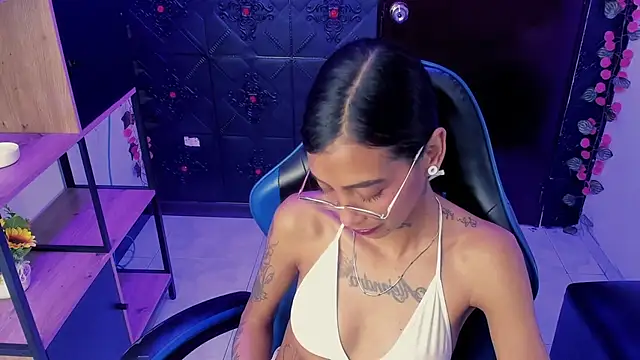 KarlaSlutSkinny__ Live XXX-chat