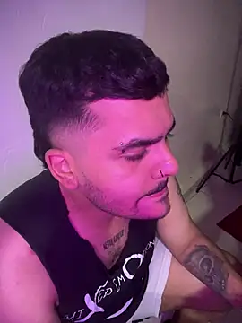 LatinBearX élő XXX-chatje