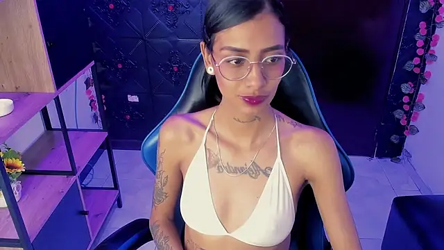 Chat +18 de KarlaSlutSkinny__ ao vivo
