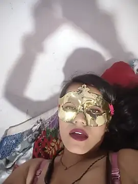Shalini_gin Webbikameraesitys