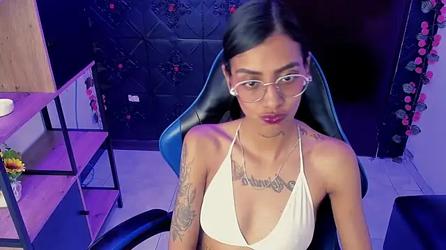 KarlaSlutSkinny__ Chat XXX in diretta