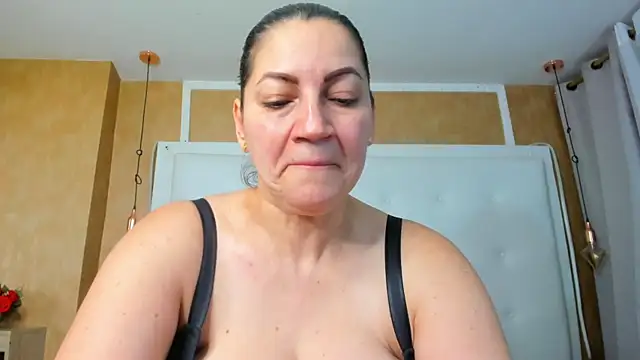 Heidy_milfのライブXXXチャット