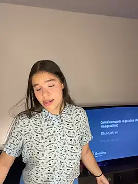 Zow_ Adlı Modelin Canlı XXX Sohbeti