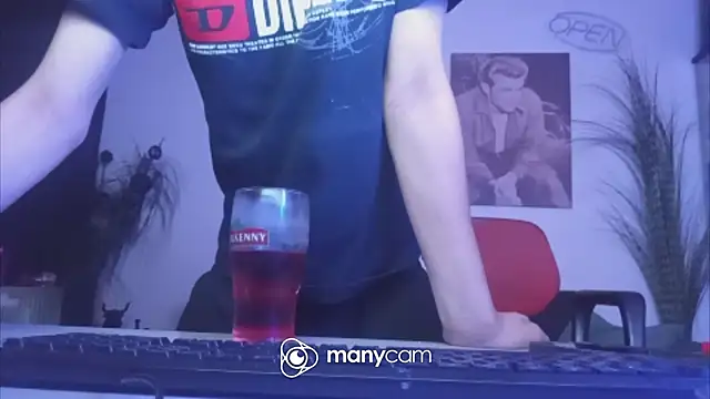 XXX chat uživo modela der_dino30