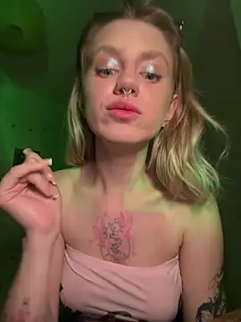 blondiedoll's Live XXX Chat