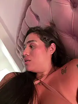 Bella__Wood Adlı Modelin Canlı XXX Sohbeti