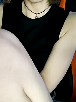 Aashikalaa Adlı Modelin Canlı XXX Sohbeti