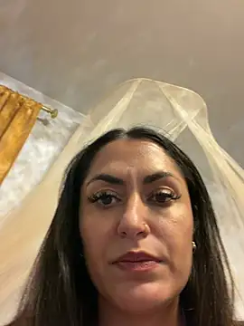 YourQueen18 লাইভ XXX চ্যাট