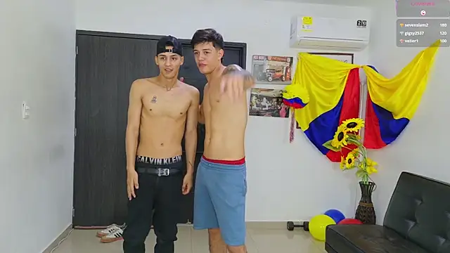 Voyeurism_guyss Chat XXX in diretta