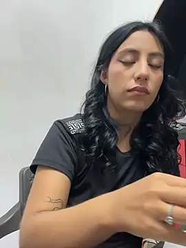 XXX chat uživo modela IvyDove