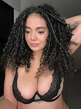 Chat +18 de Curlyierr ao vivo