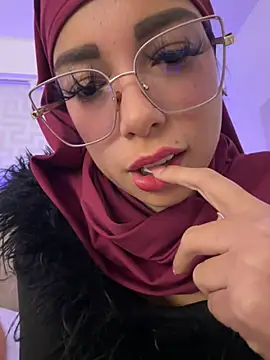 Chat XXX en directo de naishaa_