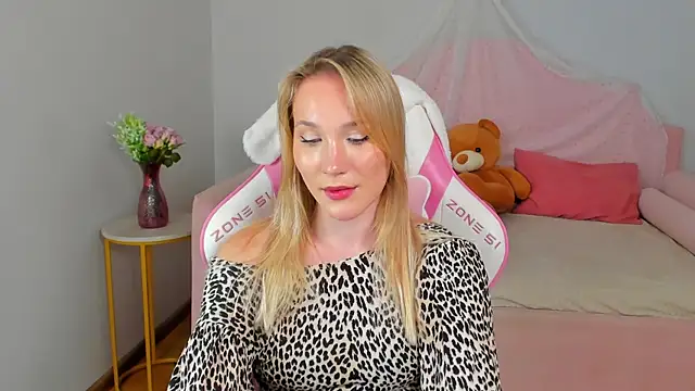 Chat XXX en directo de ElaraVoltage