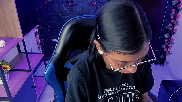 Živý XXX chat KarlaSlutSkinny__