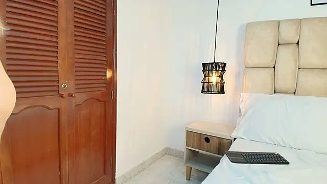 AdharaSmithh Adlı Modelin Canlı XXX Sohbeti