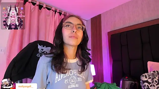Molly_A Adlı Modelin Canlı XXX Sohbeti