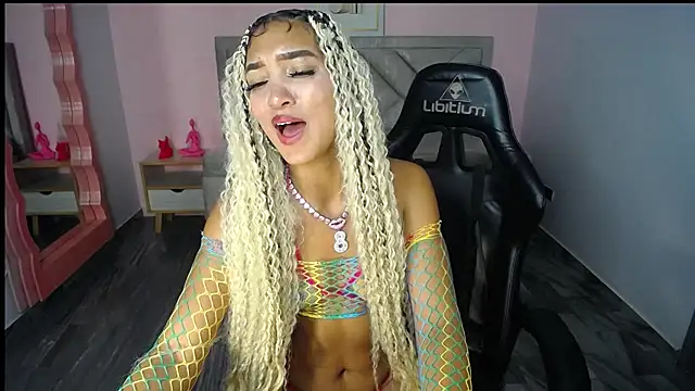 CamilaVixen_chのライブXXXチャット