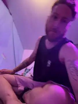 XXX chat uživo modela MrPurple999