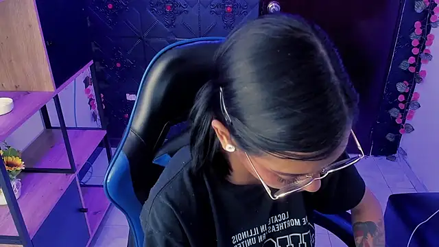 Chatroom XXX en direct de KarlaSlutSkinny__