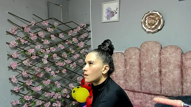Sharlotshh Live XXX-chat