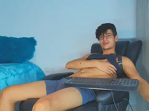 ThiiagoSaeenz Chat XXX in diretta