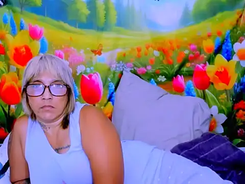 Chat +18 de indianroxy ao vivo