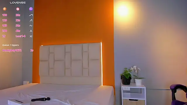 EmmaLawrence_ Adlı Modelin Canlı XXX Sohbeti