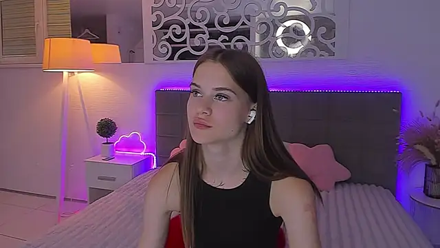LuisaClover: απευθείας συνομιλία ΧΧΧ