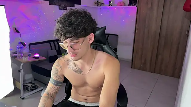 XXX chat uživo modela Kisan_Smith