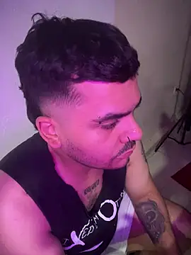 Chatroom XXX en direct de LatinBearX
