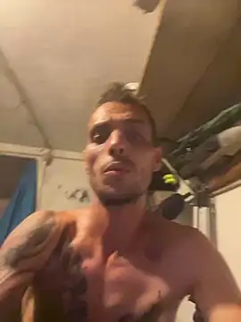 yari1991 Show in webcam