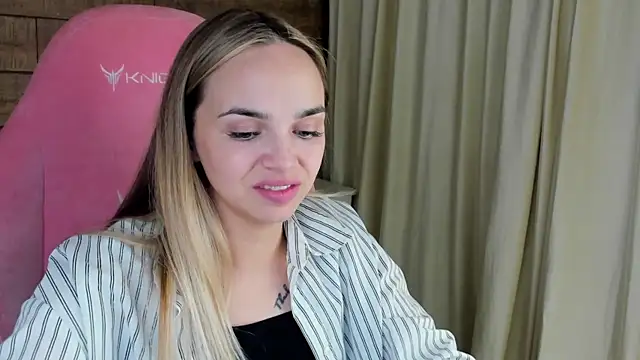 AnitaVenture Adlı Modelin Canlı XXX Sohbeti