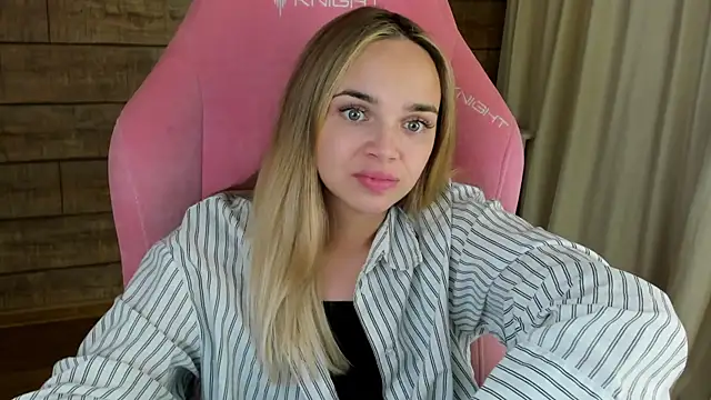 AnitaVenture Adlı Modelin Canlı XXX Sohbeti