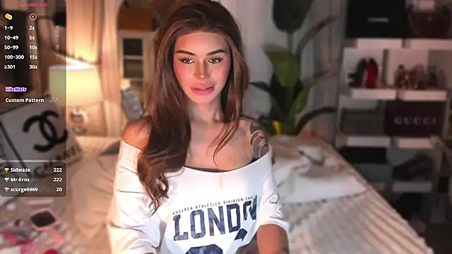 ParisianDoll Pertunjukan Webcam