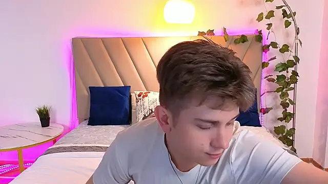 XXX chat uživo modela Miless_Cooper