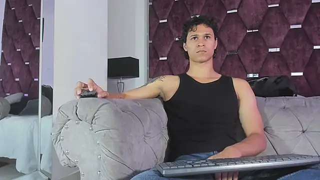 แชท XXX สดของ TonyBenedetti