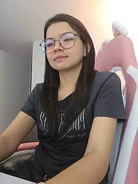 Chat +18 de azumiichan ao vivo