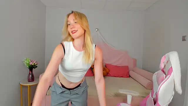 ElaraVoltage's Live XXX Chat