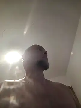 HornyDaddyMuscle webkamerás műsora
