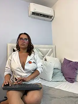 SophiaQueens Adlı Modelin Canlı XXX Sohbeti