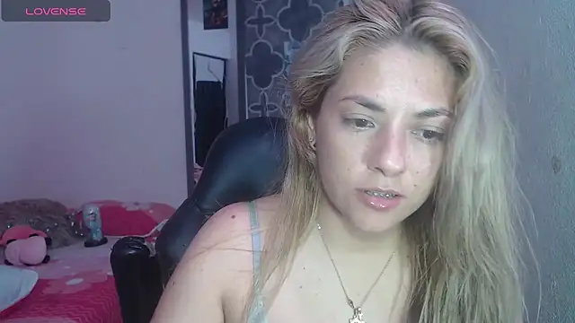 Chat +18 de karamirror_ ao vivo
