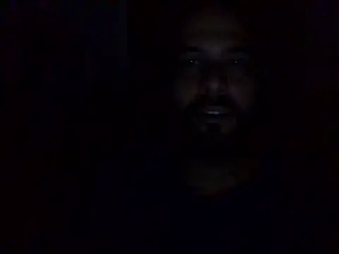 Carlos02145: διαδικτυακό σόου στην κάμερα
