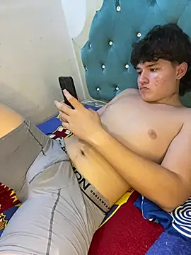 BigLatinGuy Chat XXX in diretta