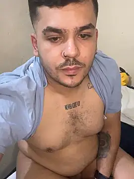 LatinBearX élő XXX-chatje