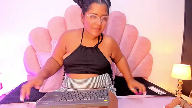 Mommy_Big_Ass Adlı Modelin Canlı XXX Sohbeti