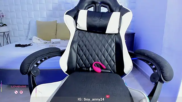 anny_rouse24's Live XXX Chat