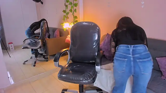 MiaPortmass_'s Live XXX Chat